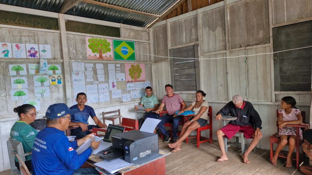 Forte Veneza e Moará: Idam regulariza 21 extrativistas em comunidades de Canutama 2 Idam Inscricao do CAF em Canutama Fotos Divulgacao 1 1024x576 1