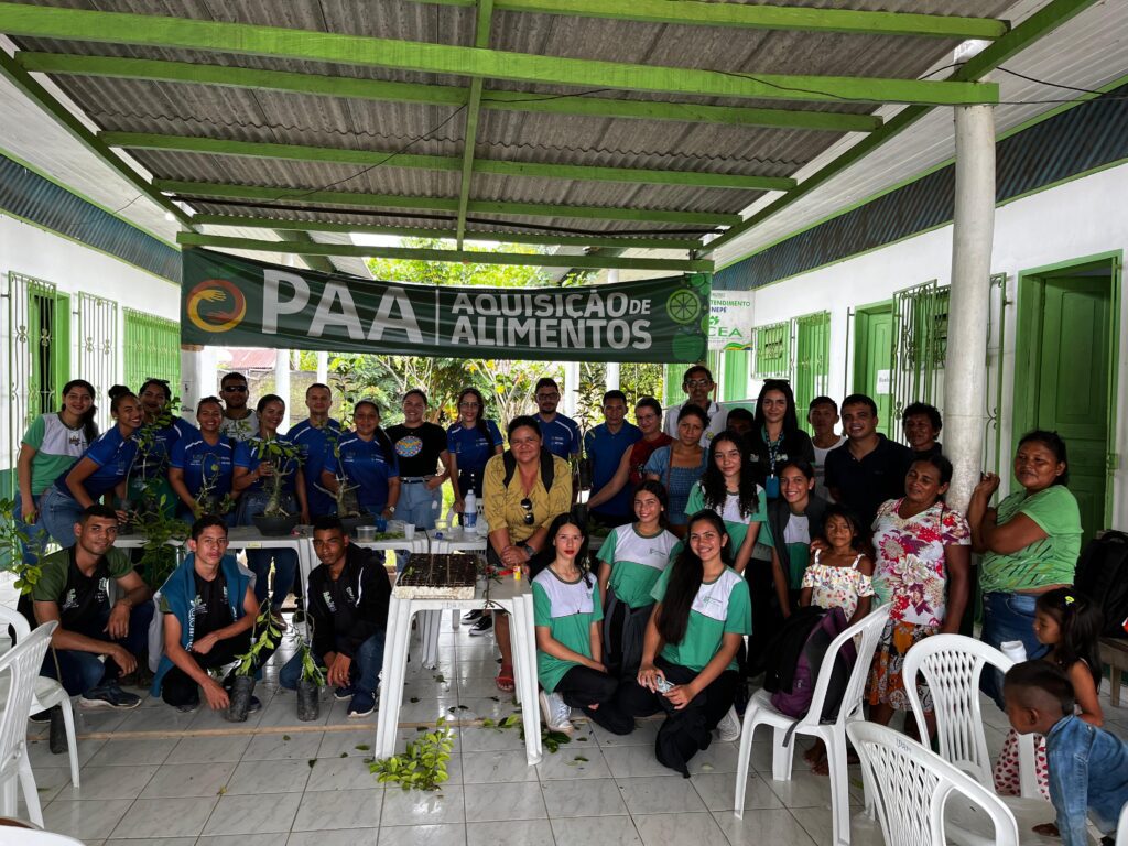 Em Eirunepé, Idam capacita agricultores familiares em boas práticas de Propagação Vegetativa 2 Idam capacitacao a agricultores familiares de Eirunepe IDAM Divulgacao 1024x768 1