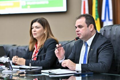 Ja e lei a proposta de Roberto Cidade que assegura a mulher o direito a acompanhante durante consultas medicas e realizacao de exames Foto Rodrigo Brelaz