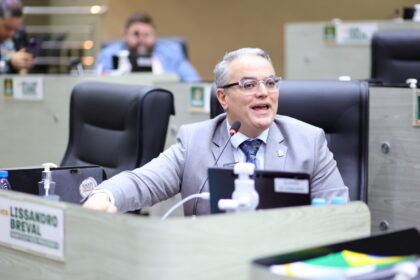 LISSANDRO BREVAL PLENARIO 16.04 MAURO PEREIRA DICOM scaled 1
