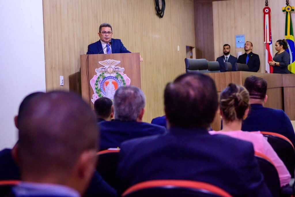 Governo do Amazonas faz balanço do sistema prisional com 3,8 mil detentos inseridos no programa Trabalhando a Liberdade 3 Medalha SEAP 01 Tadeu de Souza Foto Ricardo Machado SGVG 1024x682 1