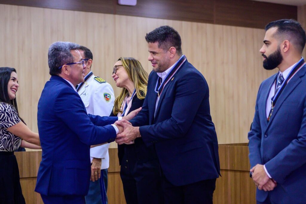Governo do Amazonas faz balanço do sistema prisional com 3,8 mil detentos inseridos no programa Trabalhando a Liberdade 5 Medalha SEAP 04 Tadeu de Souza Foto Ricardo Machado SGVG 1024x682 1
