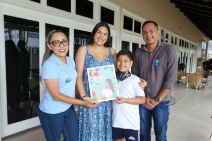 No Dia Mundial de Conscientizacao sobre o Autismo familia atipica reconhece lei da deputada Mayra Dias como apoio a causa Foto Aguilar Abecassis 1024x683 1