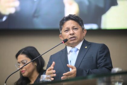 No Parlamento Amazonico Sinesio Campos debate solucoes para integracao dos estados da regiao 1024x683 wHNYf0