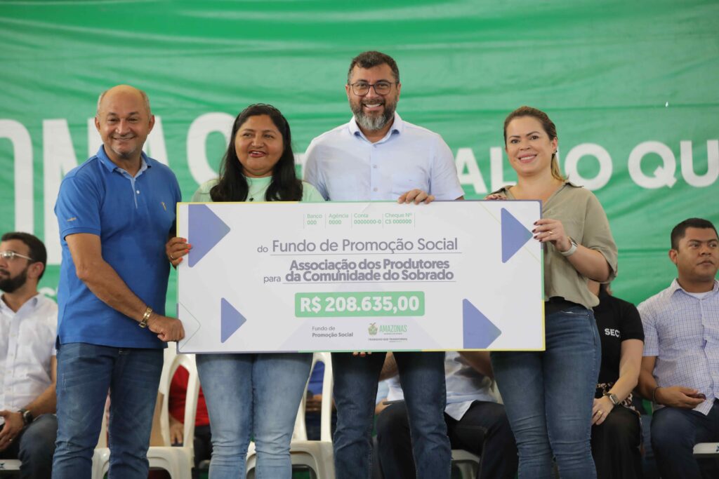 Em Novo Airão, Wilson Lima concede mais de 120 títulos definitivos de moradia e realiza entregas que somam R$ 34 milhões 12 Novo Airao Fotos Alex Pazuello 06 1024x683 1