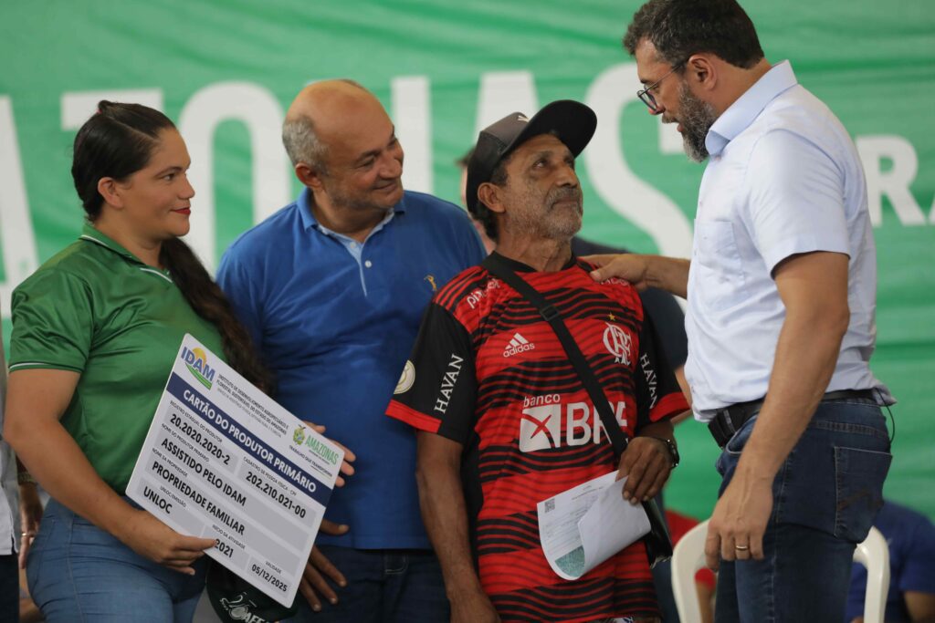Em Novo Airão, Wilson Lima concede mais de 120 títulos definitivos de moradia e realiza entregas que somam R$ 34 milhões 11 Novo Airao Fotos Alex Pazuello 09 1024x683 1
