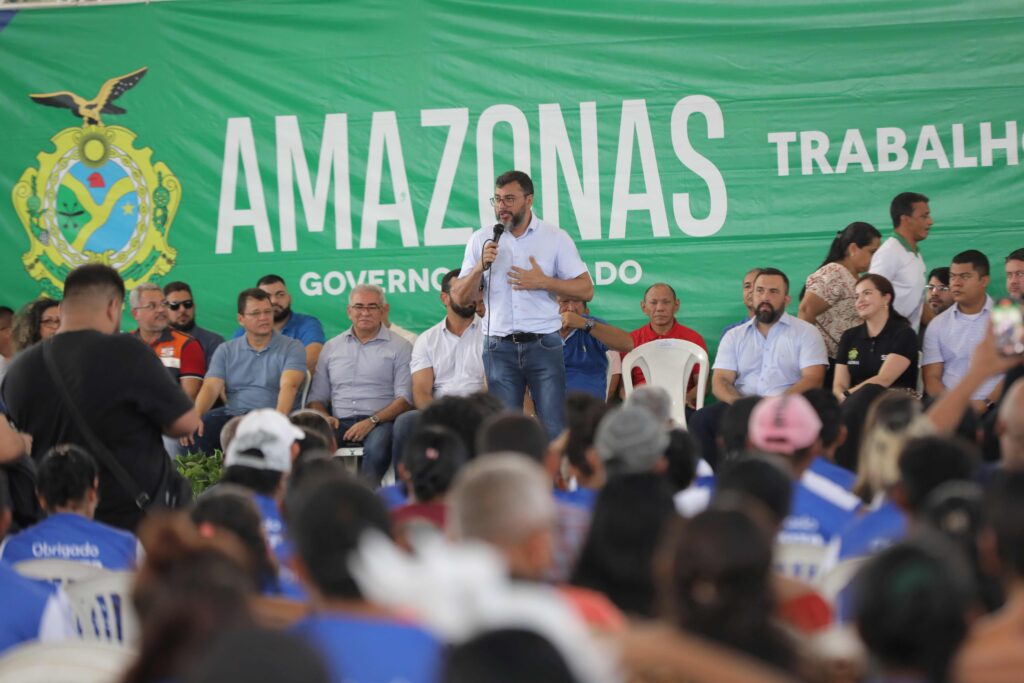 Em Novo Airão, Wilson Lima concede mais de 120 títulos definitivos de moradia e realiza entregas que somam R$ 34 milhões 3 Novo Airao Fotos Alex Pazuello 1024x683 1