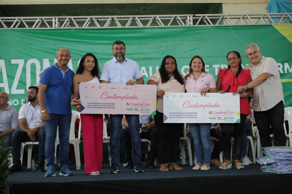 Em Novo Airão, Wilson Lima concede mais de 120 títulos definitivos de moradia e realiza entregas que somam R$ 34 milhões 8 Novo Airao Fotos Alex Pazuello 12 1024x683 1
