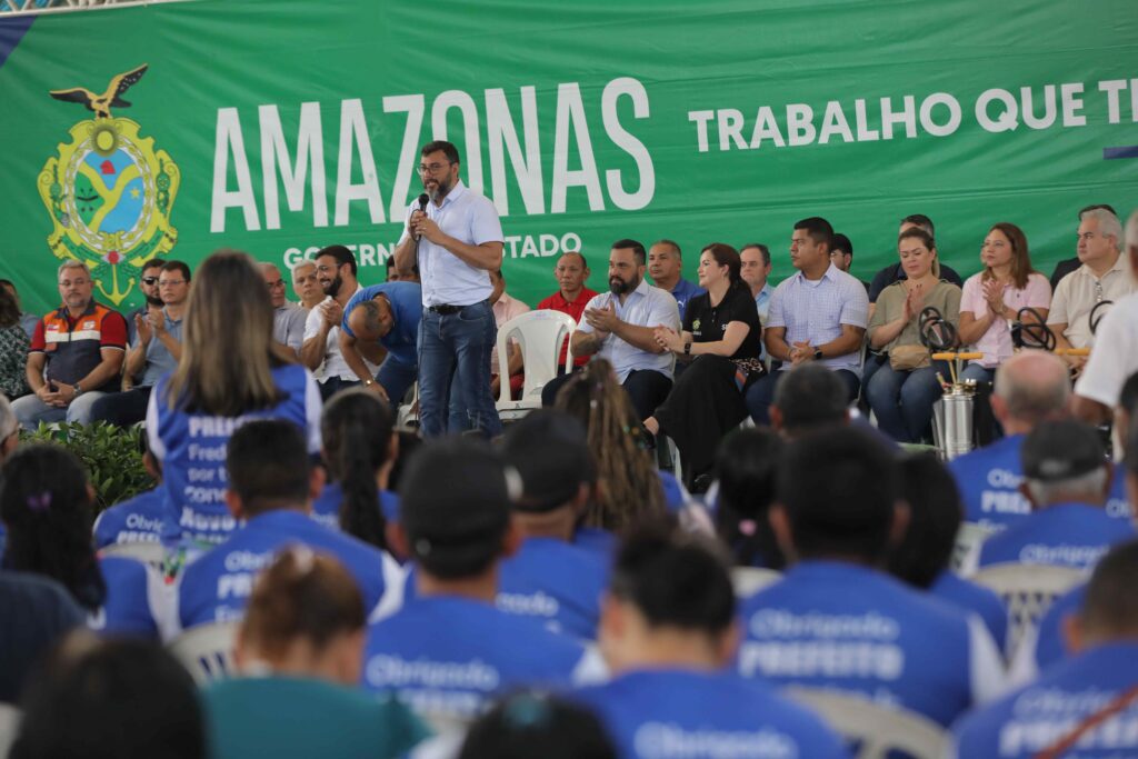 Em Novo Airão, Wilson Lima concede mais de 120 títulos definitivos de moradia e realiza entregas que somam R$ 34 milhões 6 Novo Airao Fotos Alex Pazuello 16 1024x683 1