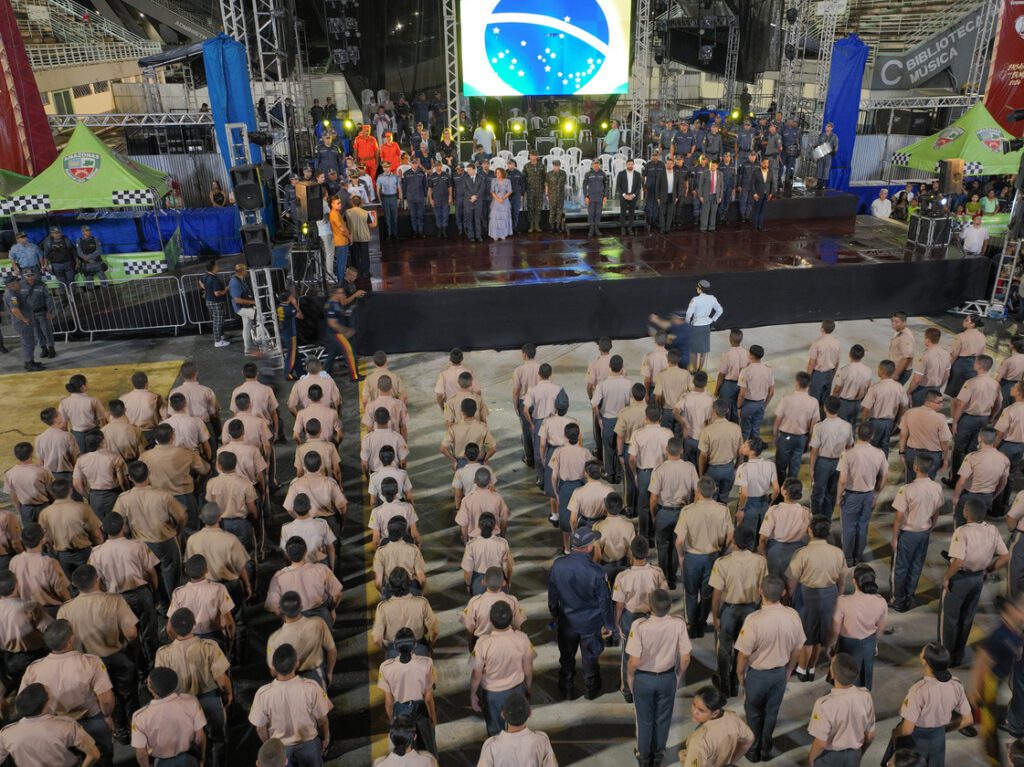 Mais de 2,5 mil alunos dos Colégios Militares da Polícia Militar recebem o bibico durante entrega solene 4 PMAM ENTREGA DO BIBICO CMPM FOTO CHICO BATATA 2 1024x767 1