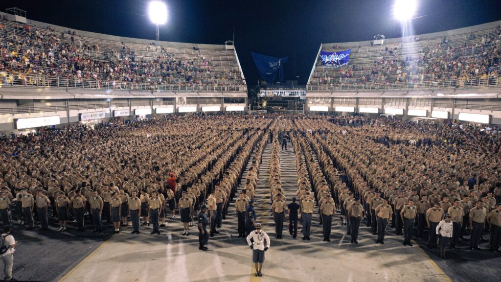 Mais de 2,5 mil alunos dos Colégios Militares da Polícia Militar recebem o bibico durante entrega solene 5 PMAM ENTREGA DO BIBICO CORONEL KLINGER COMANDANTE GERAL FOTO VICENTE SILVA PMAM 2 1024x576 1