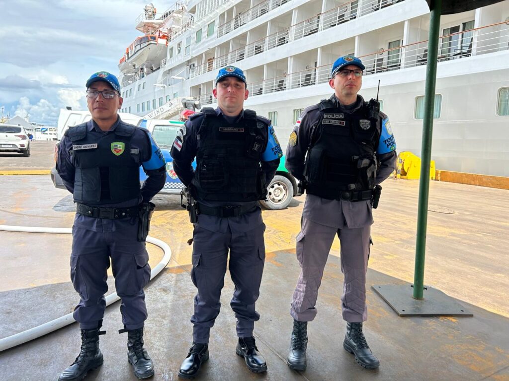 Polícia Militar do Amazonas reforça policiamento durante temporada de navios em Manaus 2 PMAM POLICIAMENTO DA CPTUR E REALIZADO POR POLICIAIS BILINGUES OU POLIGLOTAS FOTO DIVULGACAO PMAM 1024x768 1