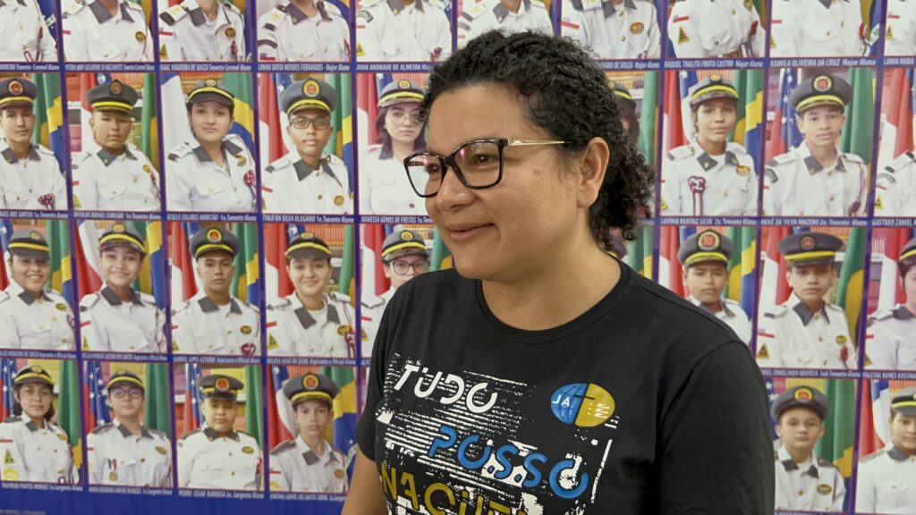 Ex-aluna do Colégio Militar da PMAM é aprovada em medicina em três vestibulares 3 PMAM VALDETE PANTOJA MAE DE ANA BEATRIZ FOTO ISRAEL AMORIM PMAM 1 1024x576 1