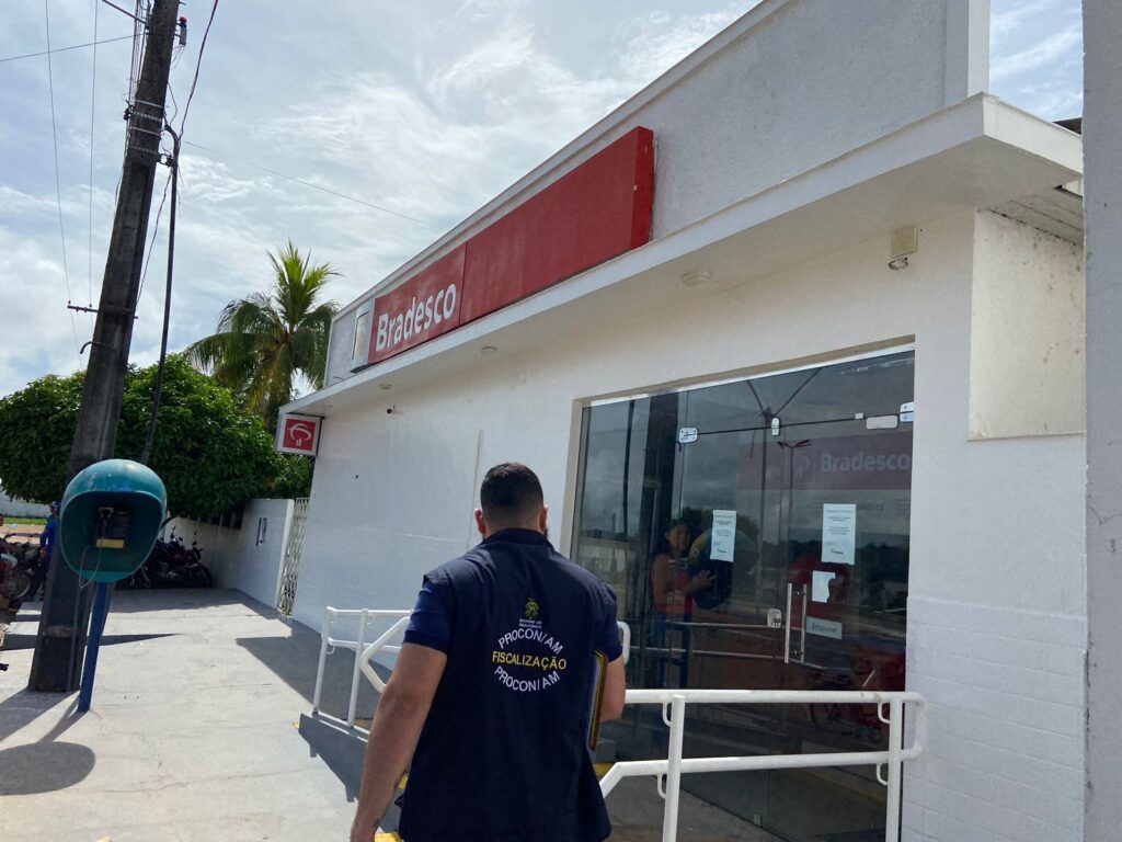 Procon-AM autua agência bancária por irregularidades no atendimento ao público em Novo Aripuanã 2 PROCON AUTUA AGENCIA BANCARIA Novo AripuanE989A5FOTO DIVULGACAO 1 1024x768 1