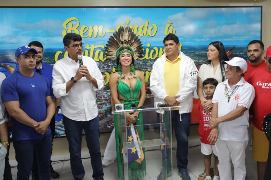 População de Parintins foi às ruas para exaltar Isabelle Nogueira neste domingo 4 Parintins foi as ruas para exaltar Isabelle Nogueira neste domingo FOTOS ALEX PAZUELLO SECOM 1024x682 1