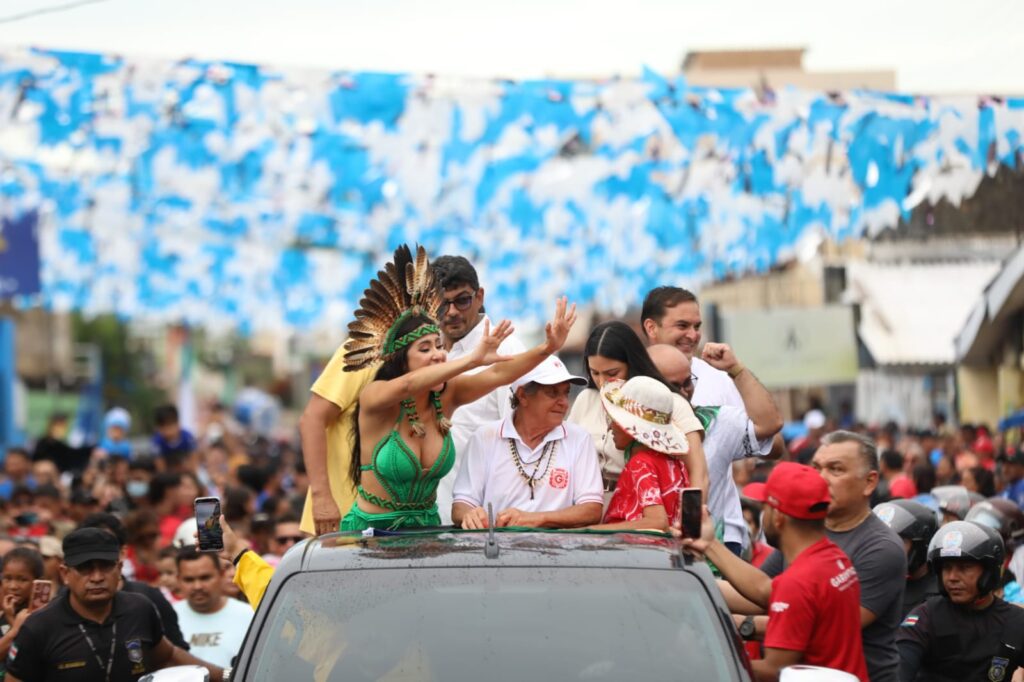 População de Parintins foi às ruas para exaltar Isabelle Nogueira neste domingo 7 Parintins foi as ruas para exaltar Isabelle Nogueira neste domingo FOTOS ALEX PAZUELLO SECOM 12 1024x682 1