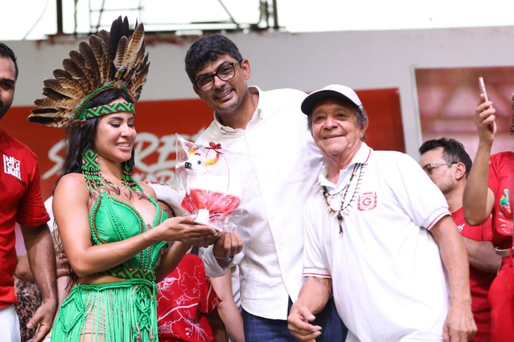 População de Parintins foi às ruas para exaltar Isabelle Nogueira neste domingo 9 Parintins foi as ruas para exaltar Isabelle Nogueira neste domingo FOTOS ALEX PAZUELLO SECOM 3 1024x682 1