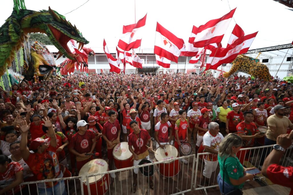 População de Parintins foi às ruas para exaltar Isabelle Nogueira neste domingo 11 Parintins foi as ruas para exaltar Isabelle Nogueira neste domingo FOTOS ALEX PAZUELLO SECOM 6 1 1024x682 1