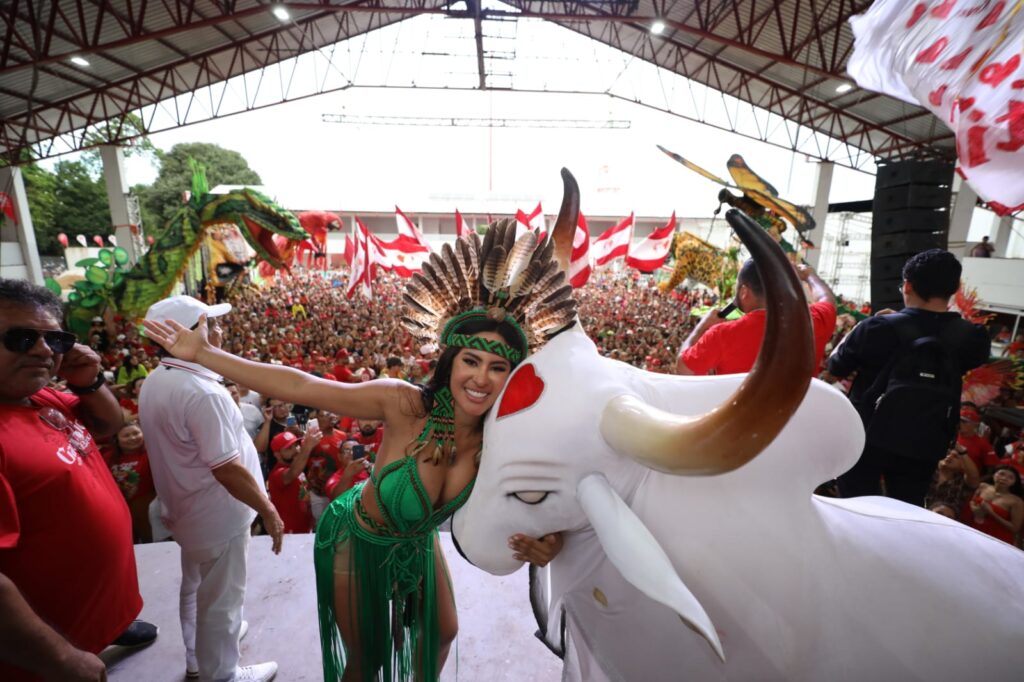 População de Parintins foi às ruas para exaltar Isabelle Nogueira neste domingo 10 Parintins foi as ruas para exaltar Isabelle Nogueira neste domingo FOTOS ALEX PAZUELLO SECOM 7 1024x682 1