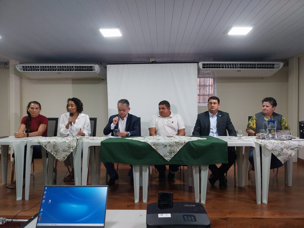 Ipaam reúne com Associação dos Flutuantes para esclarecer sobre regularização e permanência no Tarumã-Açú 4 REUNIAO LICENC. FLUTU. IPAAM 3 1024x768 1