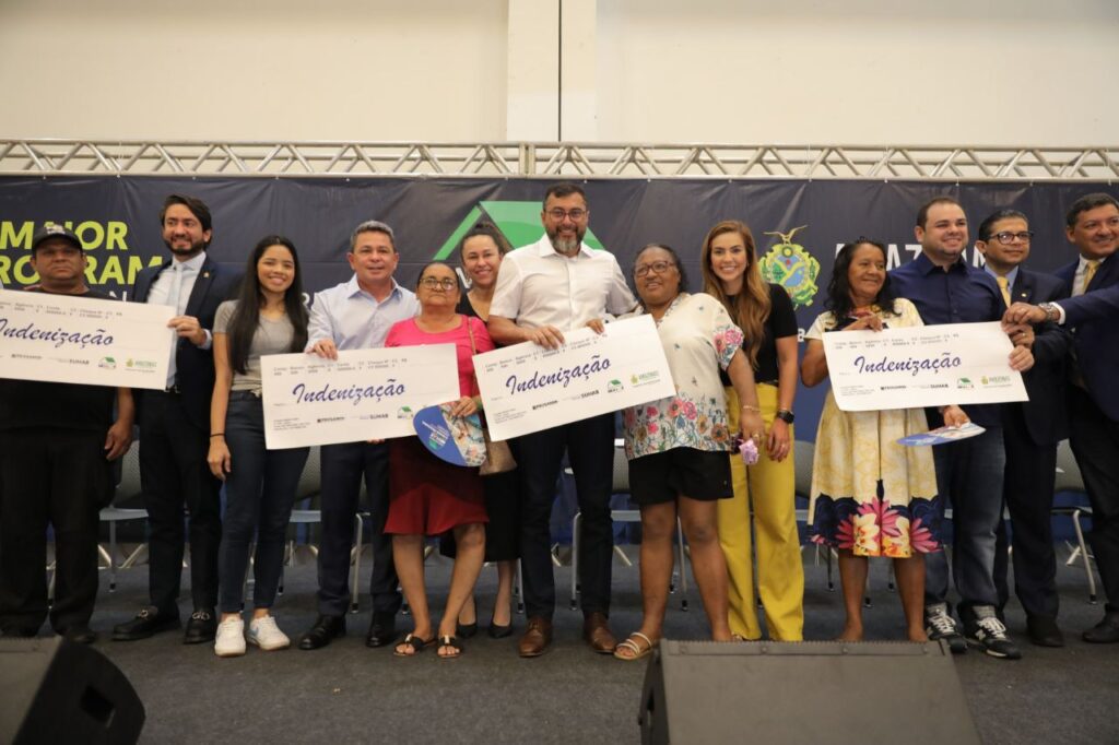 “Vai mudar a vida de muitas pessoas, inclusive a minha e dos meus irmãos”, diz moradora da Sharp reassentada pelo Governo do Amazonas 2 Reassentamento Prosamin 1 Foto Alex Pazuello Secom 1024x682 1