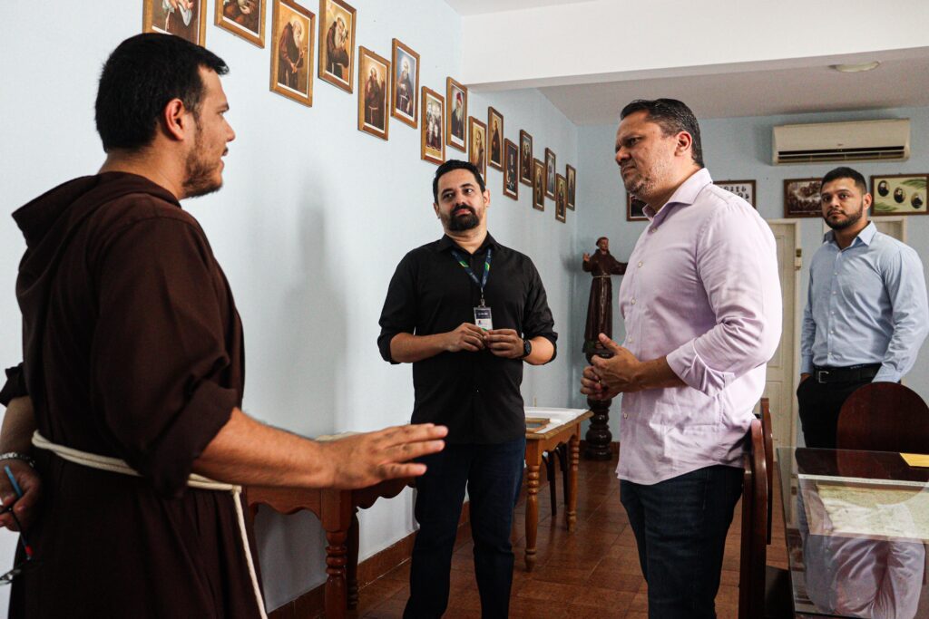 Governo do Amazonas, Arquivo Público e Ordem dos Freis Franciscanos assinam Acordo de Cooperação Técnica 3 SEAD Apeam AssinaAcordo FotLuizFelipeSEAD 7 1024x683 1