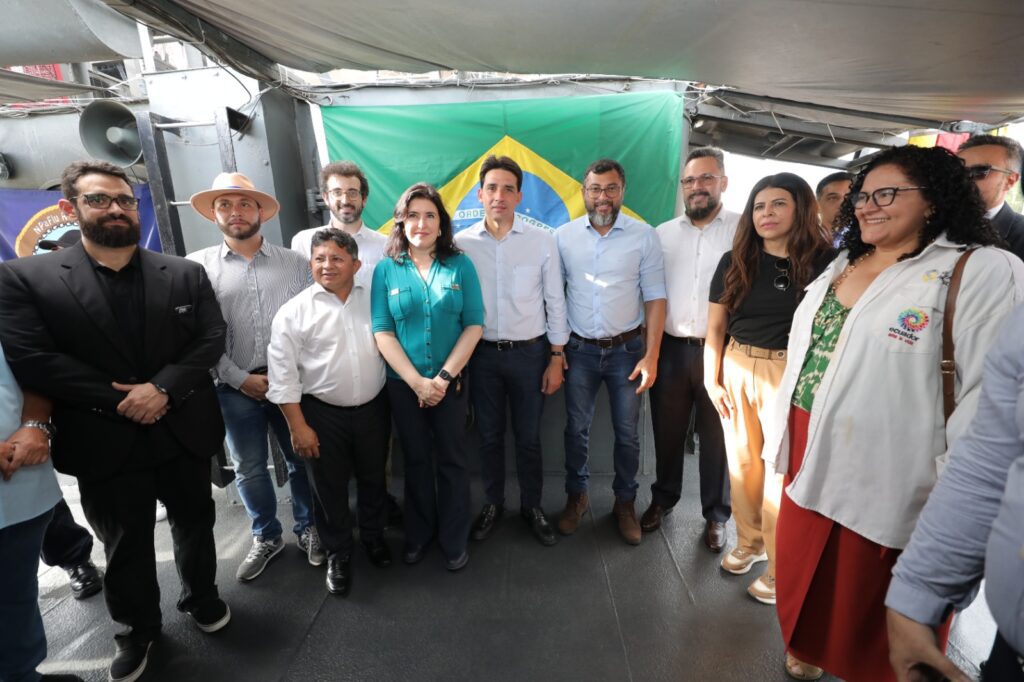 Com ministros em Tabatinga, Wilson Lima destaca impacto logístico para ZFM de nova rota comercial entre Amazonas e o Pacífico 5 SECOM COMITIVA EM TABATINGA3 FOTO ALEX PAZUELLO 1024x682 1