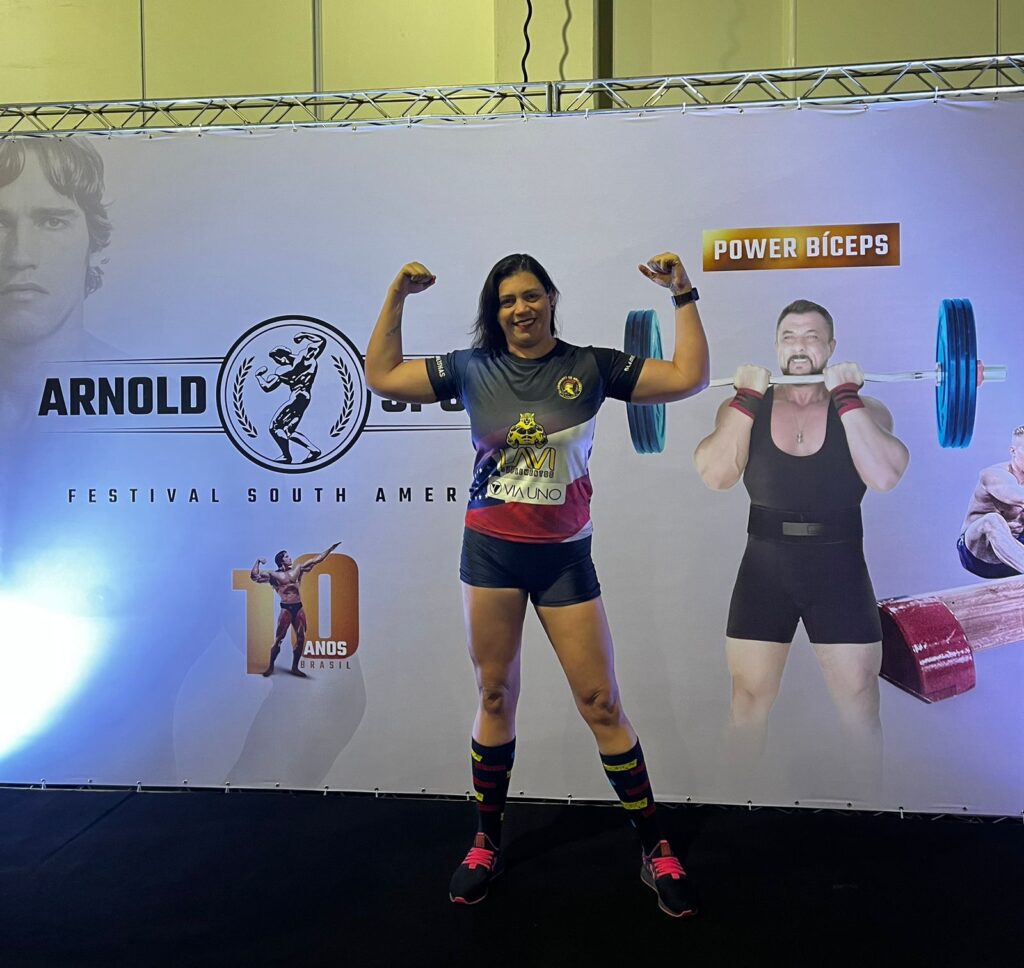 Atleta amazonense é destaque no powerlifiting e sonha em alcançar competições mundiais 2 SEDEL Karen Peixto e atleta amazonense FOTO Divulgacao Sedel 1024x968 1