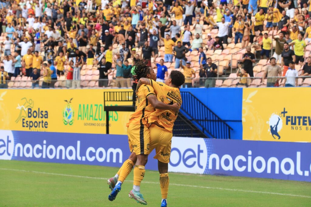 Arena da Amazônia sedia jogo histórico do Amazonas F.C na estreia da Série B do Brasileirão 4 SEDEL Matheusinho e Enio Comemoram Gol do Amazonas FOTO Julcemar Alves Sedel 1024x683 1