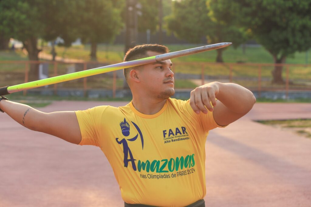 A 100 dias dos Jogos Olímpicos, atletas apoiados pelo Governo do Amazonas destacam caminho para chegar até Paris 2024 2 SEDEL Pedro Nunes e recordista brasileiro FOTO Julcemar Alves 1024x682 1