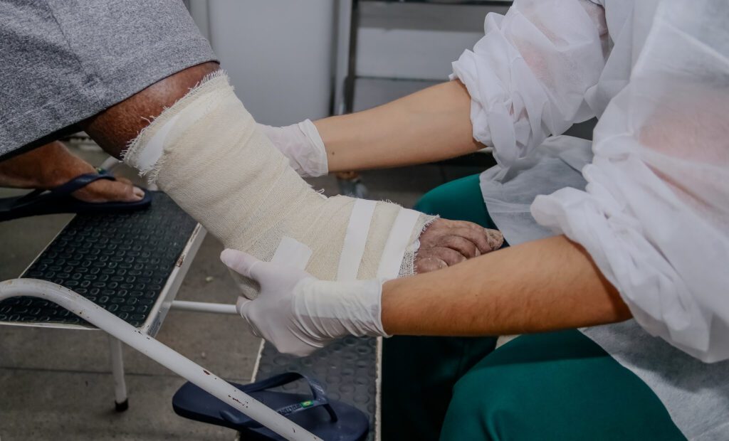 Programa Pé Diabético: SES-AM oferece atendimento multiprofissional aos pacientes 4 SES AM Programa Pe Direto da rede estadual de saude Foto Evandro Seixas 1024x620 1