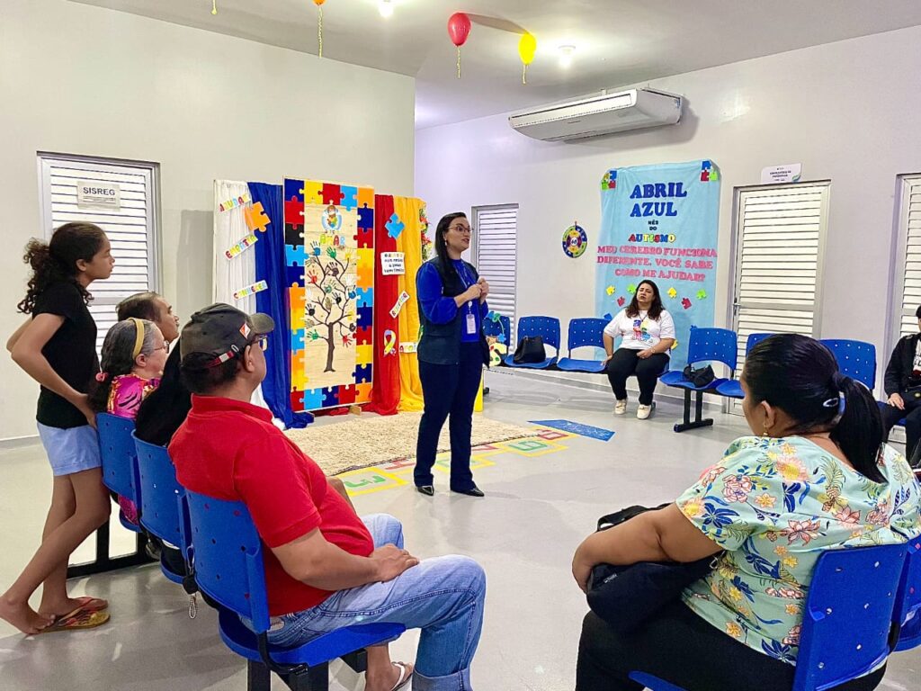 SES-AM realiza roda de conversa sobre seletividade alimentar em crianças autistas no Caic Alberto Carreira 3 SES AM Roda de Conversa Caic Alberto Carreira Foto Giovanna Andrade 2 1024x768 1