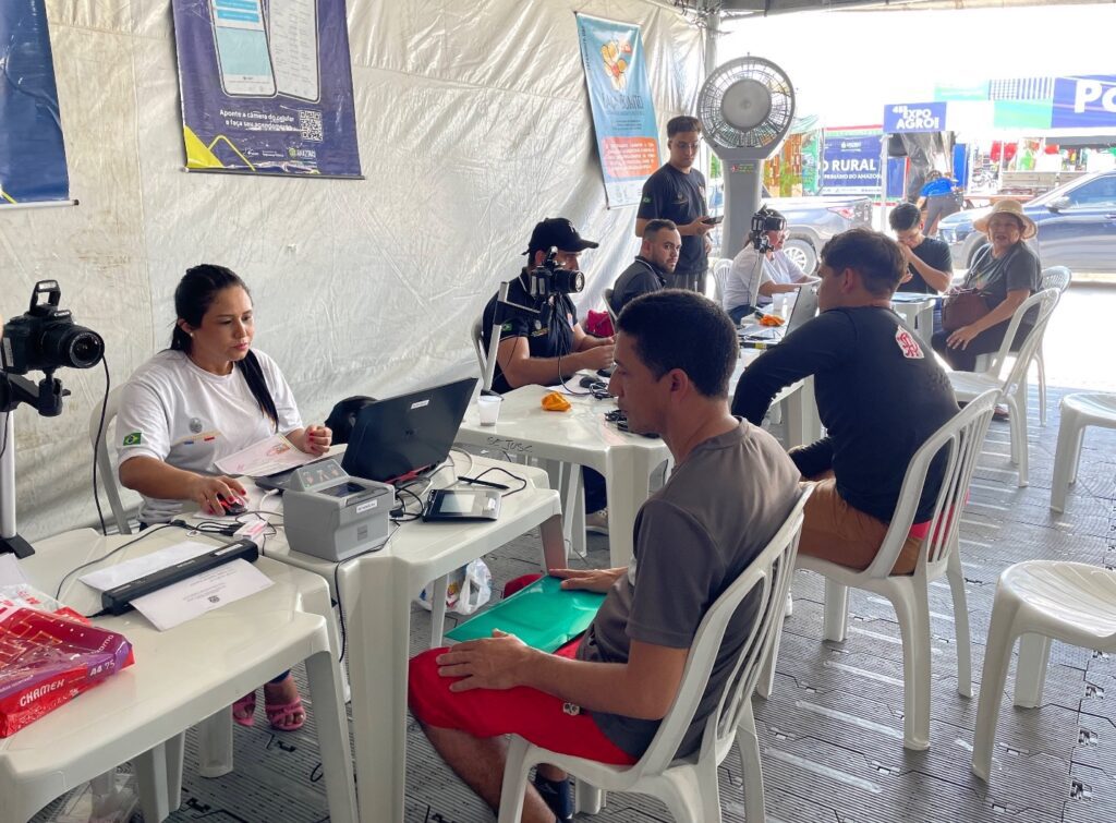 Governo do Amazonas realiza mutirão para entrega de Carteira de Identidade Nacional em Manaus 2 SSP AM MUTIRAO CIN FOTO DIVULGACAO SSP AM 1024x755 1