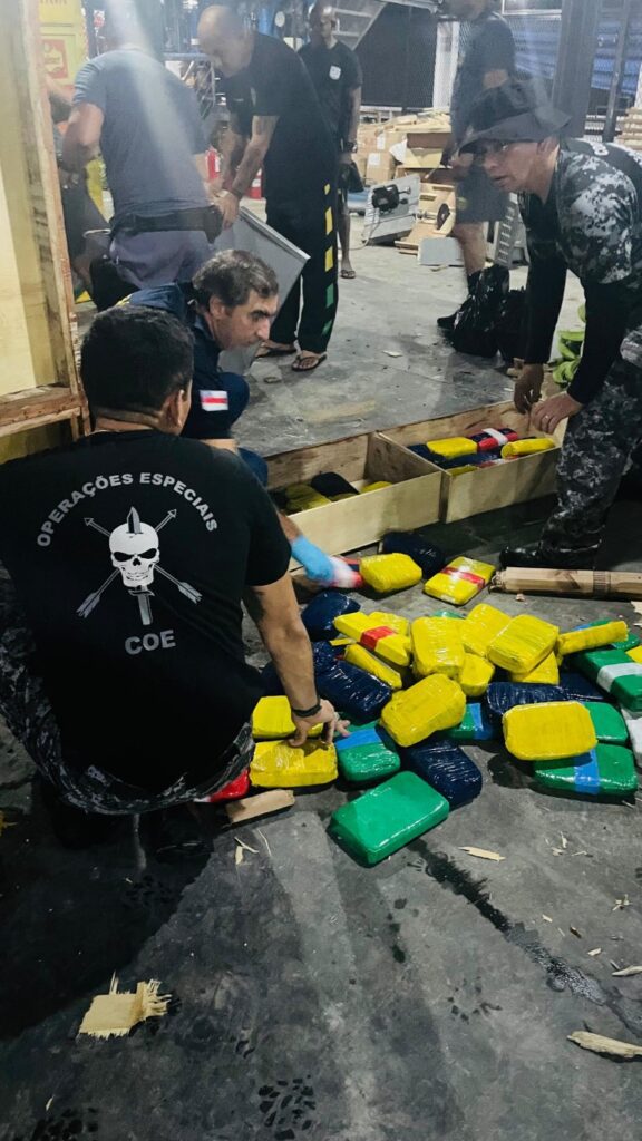 Base Arpão 1: PMAM apreende cocaína avaliada em mais de R$ 10 milhões, em Coari 4 SSP AM DROGAS ARPAO1 FOTOS DIVULGACAO SSP AM 02 576x1024 1