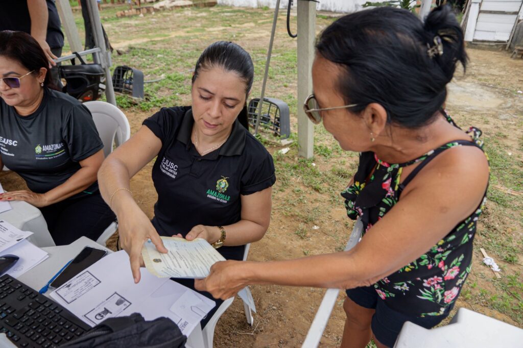 Governo do Amazonas promove Mutirão de Cidadania para comunidades rurais de Parintins a partir da quarta-feira 2 Sejusc Acao de Cidadania no Parque das Tribos Fotos Lincoln Ferreira Sejusc 3 1024x682 1