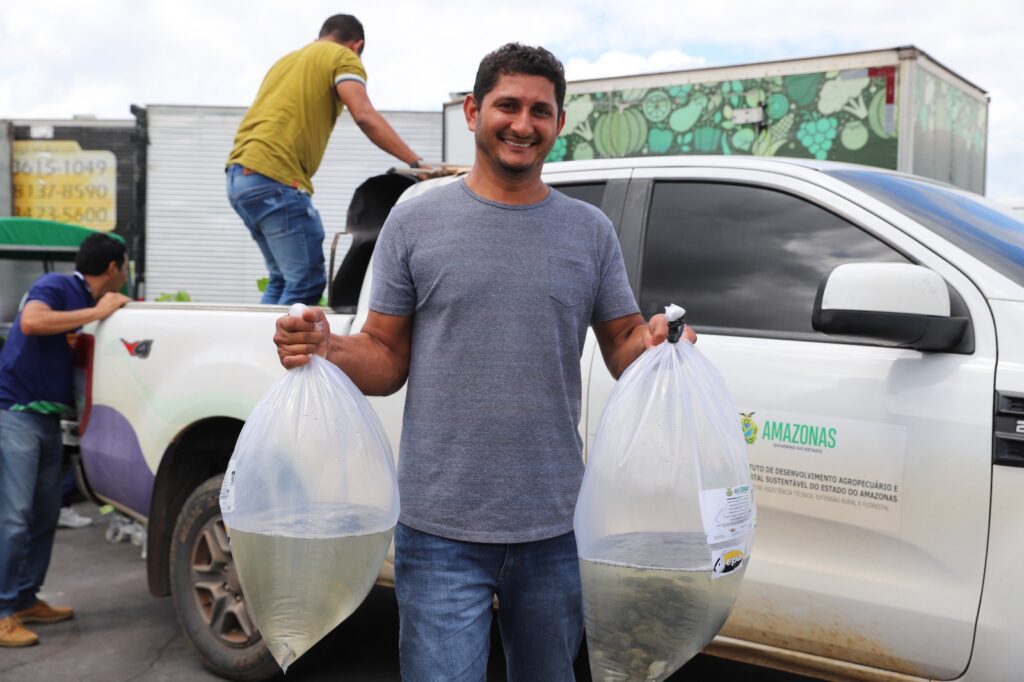 Governo do Amazonas beneficia 622 piscicultores de 18 municípios com pós-larvas e alevinos de tambaqui 3 Sepa Sepror Piscicultura foto Isaac Maia 3 1024x682 1