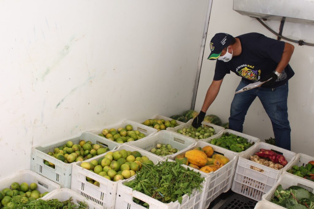 Governo do Amazonas recolhe mais de 42 toneladas de alimentos de feiras e supermercados de Manaus, em três meses 2 Sepror 4 Foto Divulgacao 1024x682 1