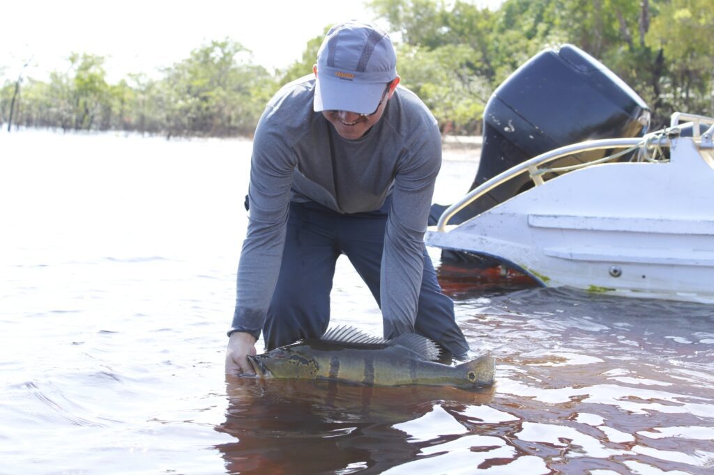 Pesca esportiva: Governo do Amazonas incentiva atividade com a realização de cursos de piloteiros e o apoio em torneios de pesca 3 Sepror pesca esportiva Emerson 1 1024x682 1