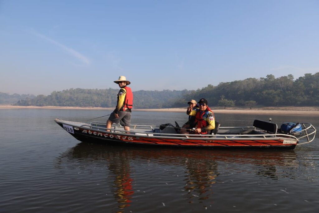 Pesca esportiva: Governo do Amazonas incentiva atividade com a realização de cursos de piloteiros e o apoio em torneios de pesca 5 Sepror pesca esportiva Emerson 2 1024x683 1