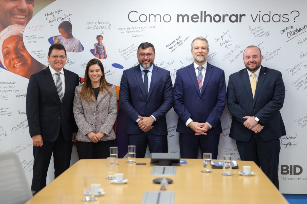 Wilson Lima reúne com BID e reforça compromisso do Estado com obras do Prosai Parintins para levar água tratada à população 2 Wilson Lima reune com BID e reforca compromisso do Estado com obras do Prosai Parintins para levar agua tratada a populacao FOTO DIEGO PERES SECOM 1024x682 1
