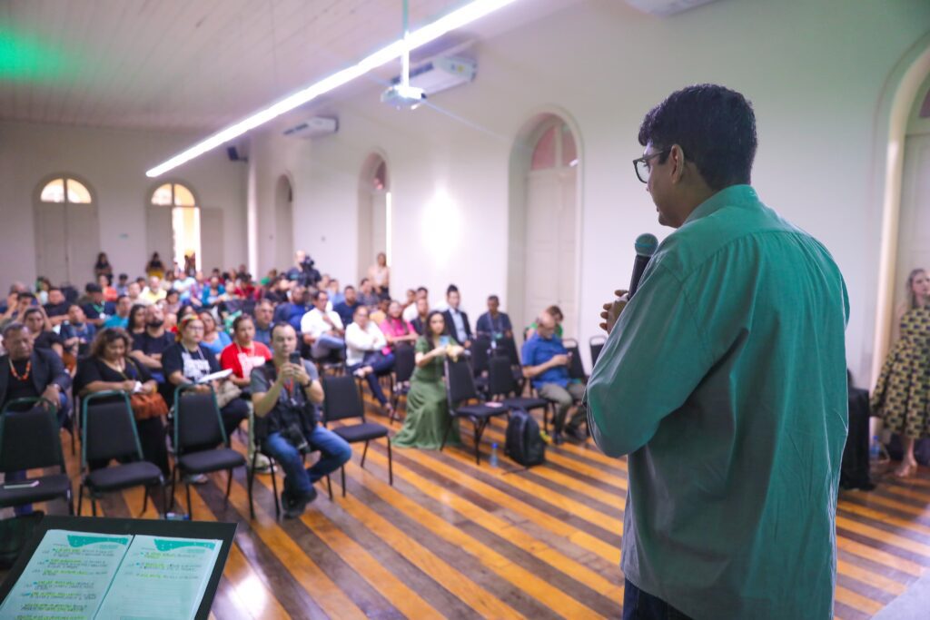 Com apoio do Governo do Estado, 1° Encontro Estadual de Gestores Municipais de Cultura do Amazonas teve início nesta segunda-feira 3 cultura abertura forum secretarios marcos apolo marcely gomes 1024x683 1