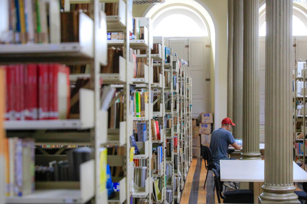 Governo do Amazonas promove Semana Estadual da Biblioteca e do Bibliotecário com programação diversificada 4 cultura biblioteca marcio james 04 1024x682 1