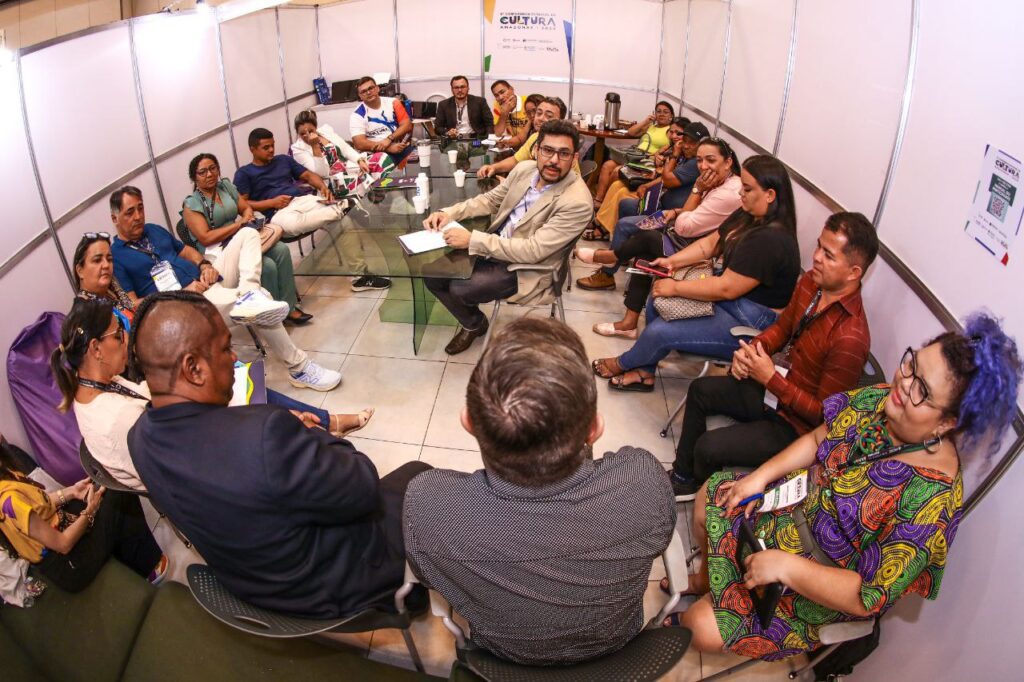 Com apoio do Governo do Amazonas, 1° Encontro Estadual de Gestores Municipais de Cultura do Amazonas começa nesta segunda-feira 5 cultura encontro gestores do interior foto marcely gomes 1024x682 1