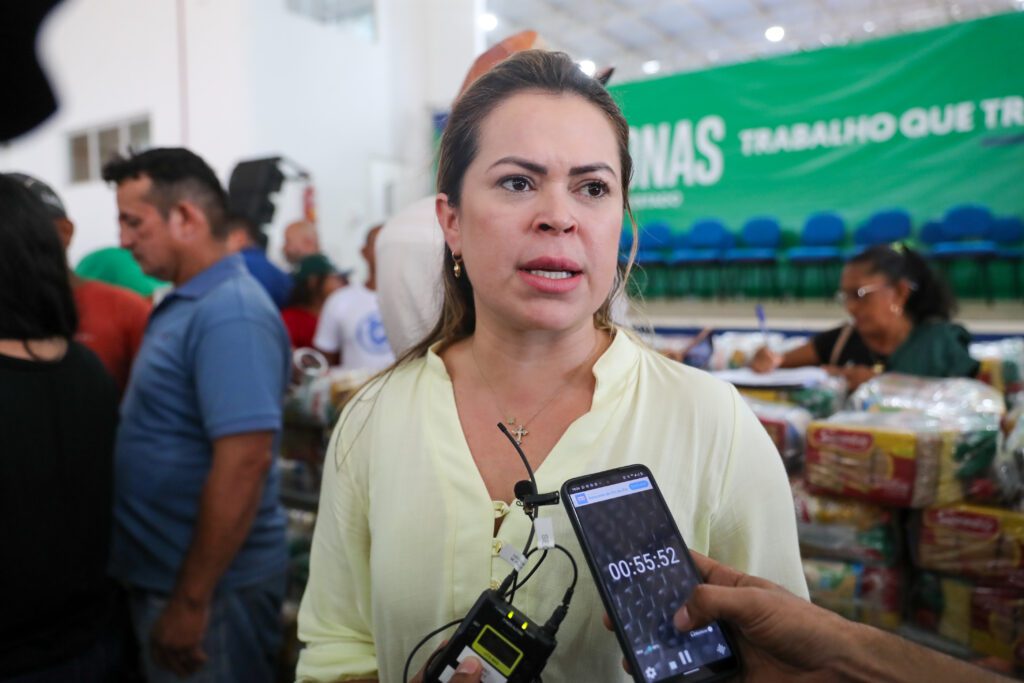 “Esse apoio vai alavancar nossa produção”, diz produtor rural beneficiado com maquinários do Governo do Amazonas 4 secretaria executiva do FPS Kathelen Braz 1024x683 1