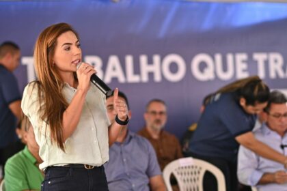Debora Menezes participa de entrega de veiculos e equipamentos para seguranca publica Foto Daniel Nogueira f597Xp