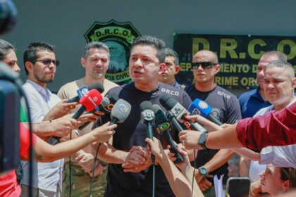 Delegado Pericles comemora acao das forcas de seguranca que apreenderam uma tonelada de drogas no Iranduba Foto Marcio James 1024x657 lvadnW