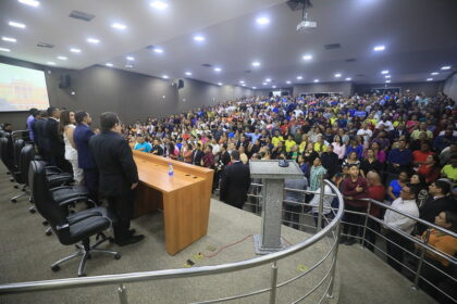 Deputado Cristiano DAngelo indica lideres comunitarios para serem homenageados em Sessao Especial na Aleam FMn3oK