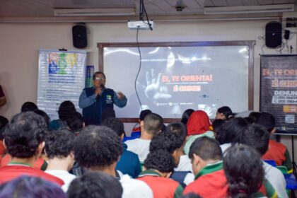 Deputado Joao Luiz leva super acao do E28098Ei Te Orienta para terminal rodoviario e escola estadual em Manaus Foto Mauro Smith ax1nWG