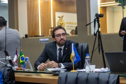 Deputado Thiago Abrahim propoe diretrizes para politica de formacao cidada nas esolas do Amazonas Foto Jhonatan Darth 1024x683 1wW7U9