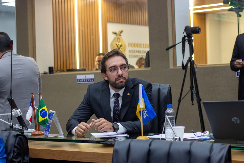 Deputado Thiago Abrahim propoe diretrizes para politica de formacao cidada nas esolas do Amazonas Foto Jhonatan Darth 1024x683 1wW7U9